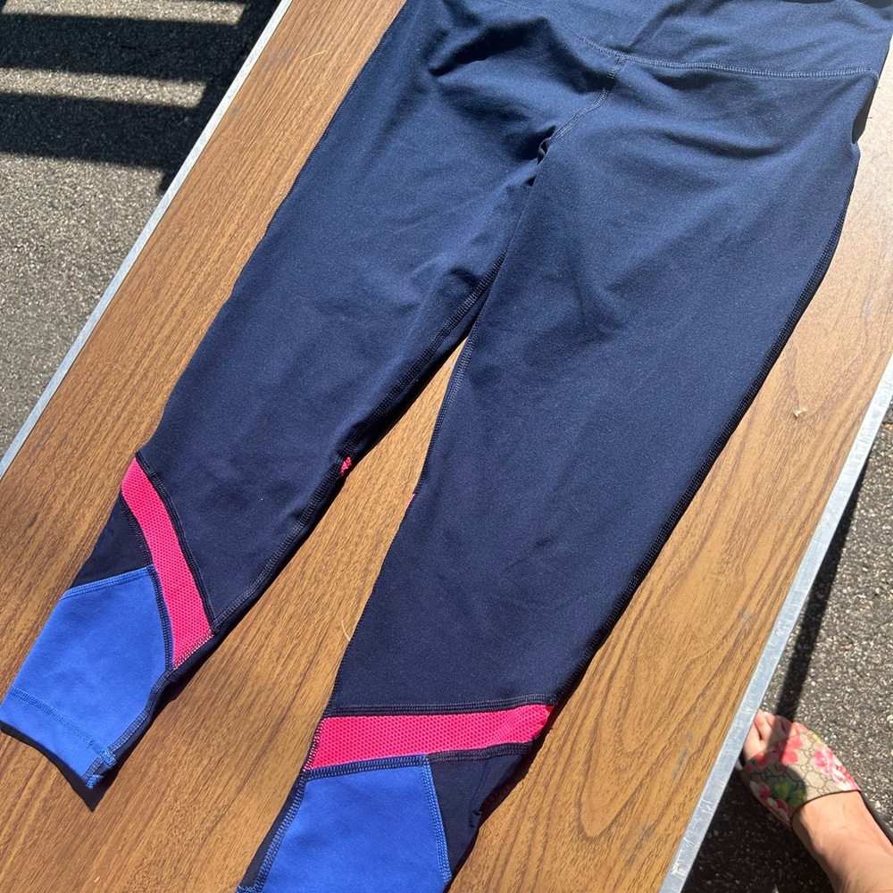 Reebok 7/8 leggings in navy blue with neon pink detail